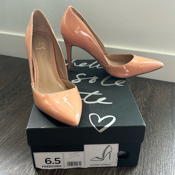 Banana Republic size 6.5 patent leather blush d’Orsay 3.5” heel pumps. - Picture 1 of 5